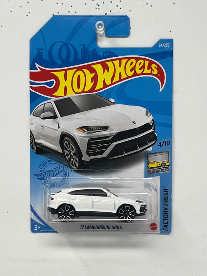 Hot Wheels Factory Fresh 2017 Lamborghini Urus 1:64 Diecast V3