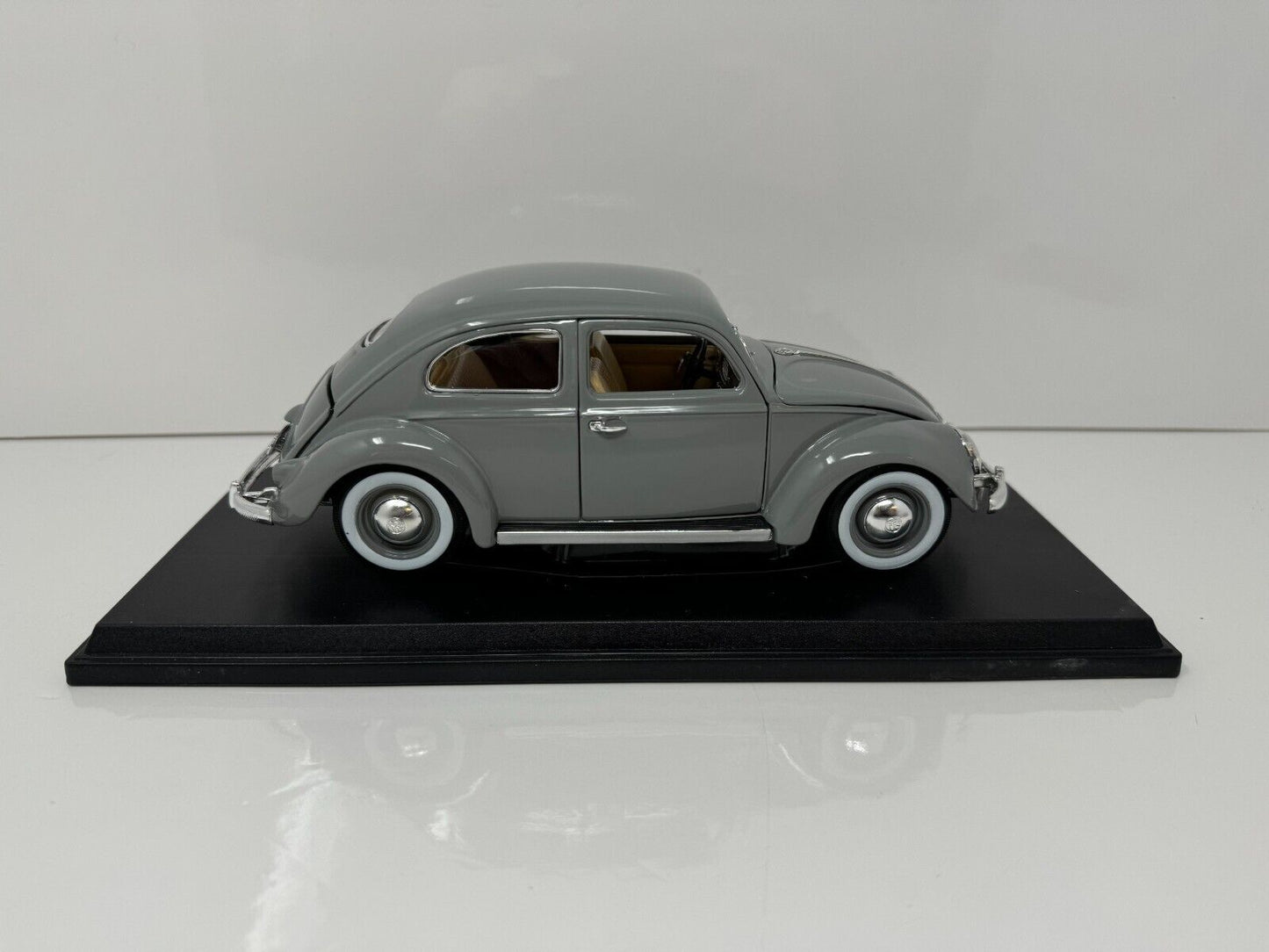 Maisto 1955 Volkswagen Kafer-Beetle Special Edition 1:18 Diecast