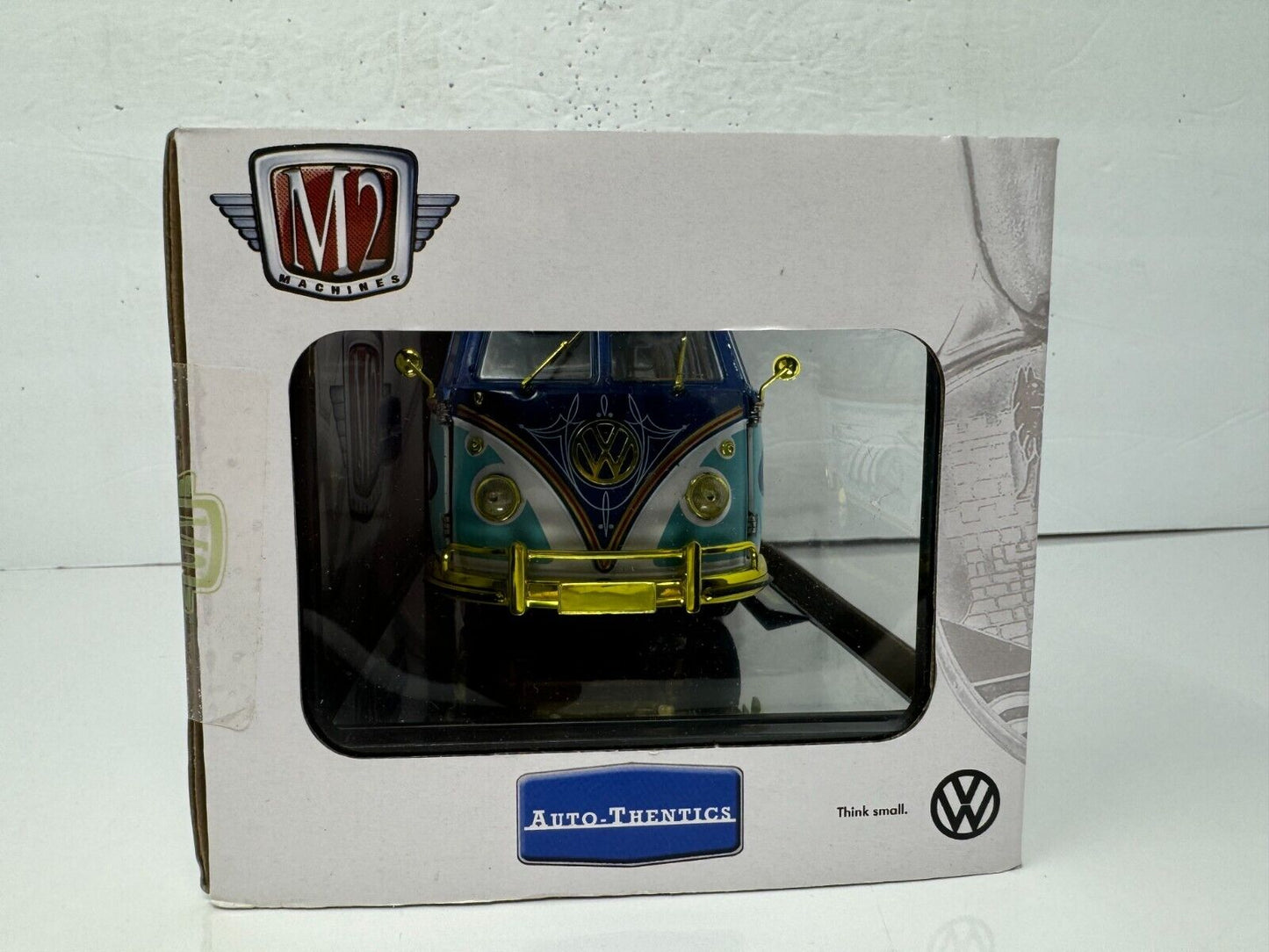 M2 Machines Auto-Thentics 1960 Volkswagen Microbus Deluxe CHASE 1:24 Diecast