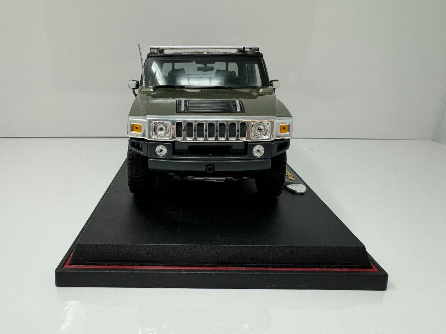 Maisto Hummer H2 SUT Concept Premiere Edition 1:18 Diecast