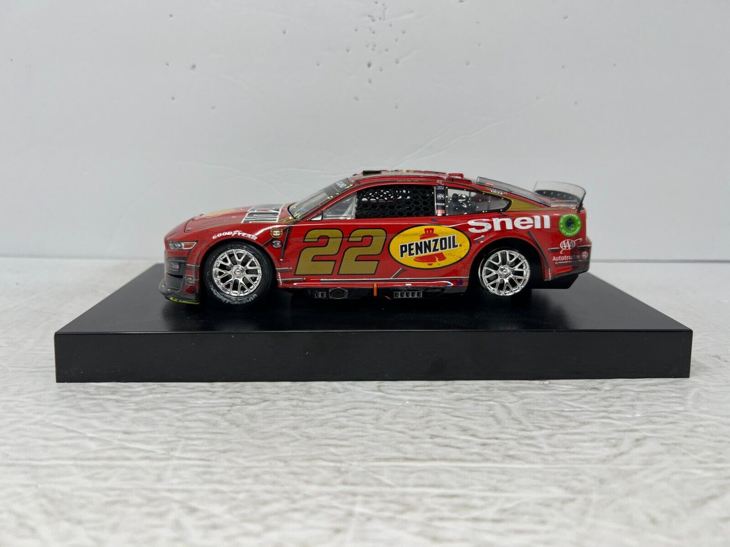 Lionel Nascar #22 Joey Logano Shell Darlington Win 2022 Mustang 1:24 Diecast