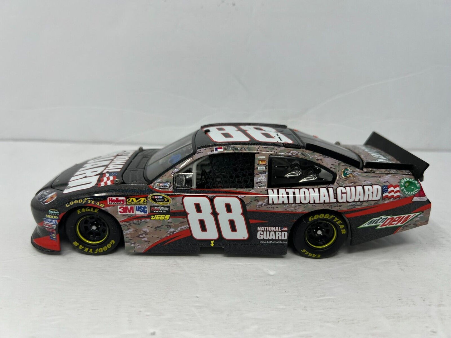 Lionel Nascar #88 Dale Earnhardt Jr. National Guard Flashcoat 1:24 Diecast