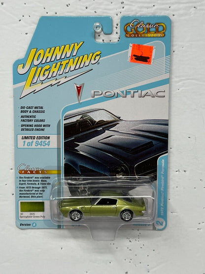 Johnny Lightning Classic Gold 1972 Pontiac Firebird Formula 1:64 Diecast Ver. A