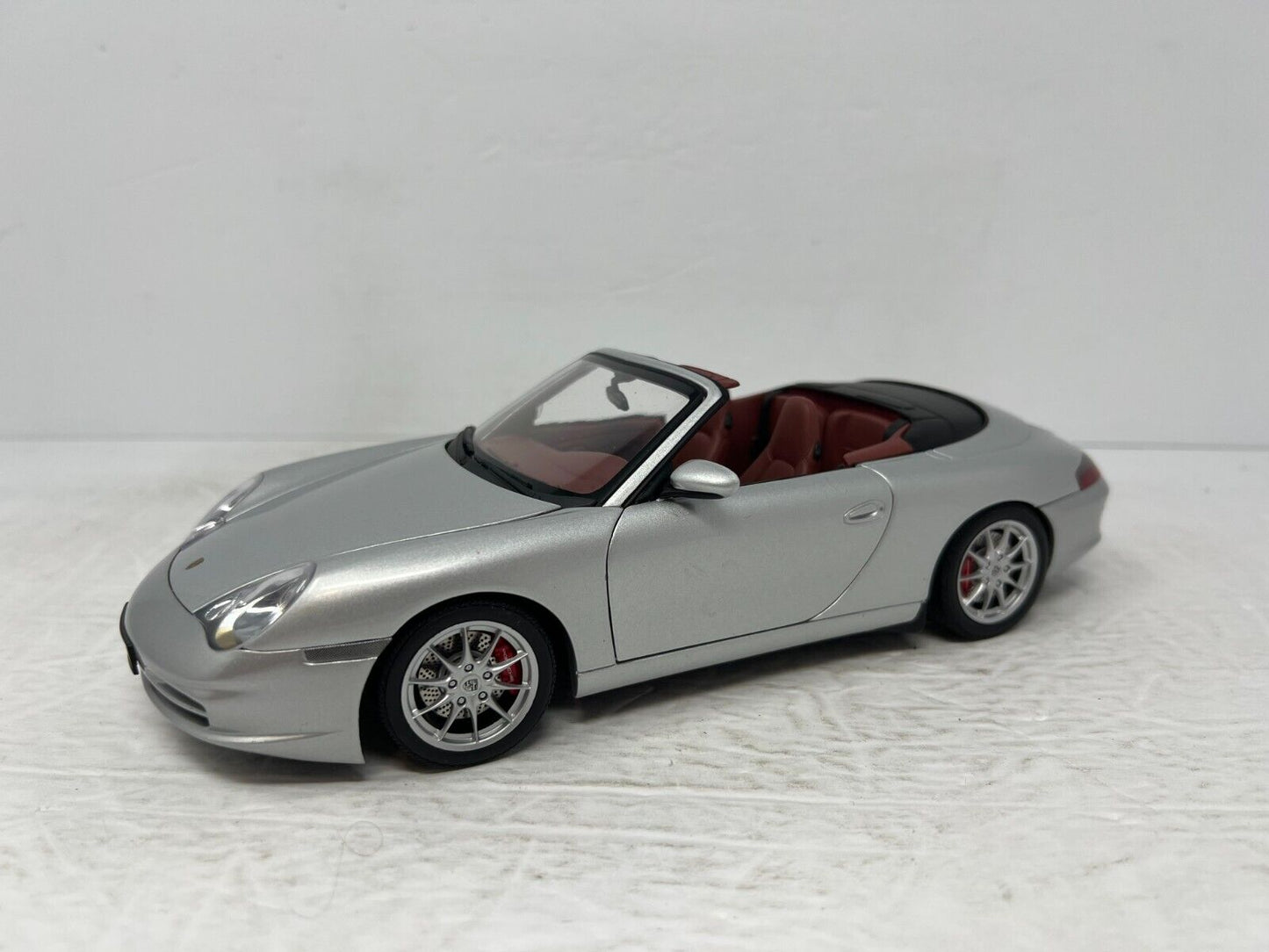 Autoart Porsche 911 Carrera Cabrio Facelift Arktissilber Metallic 1:18 Diecast