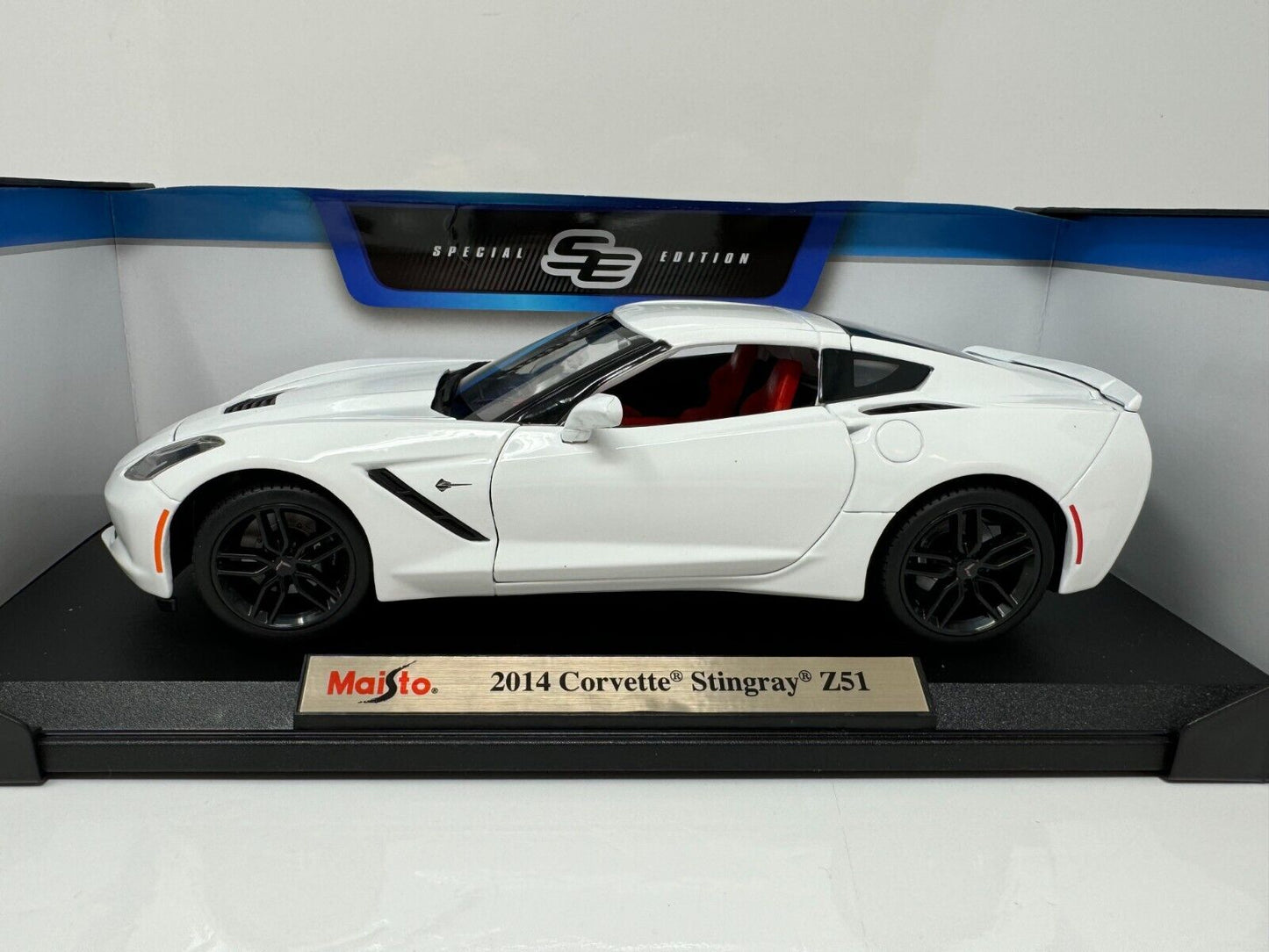 Maisto 2014 Chevrolet Corvette Stingray Z51 Special Edition 1:18 Diecast White