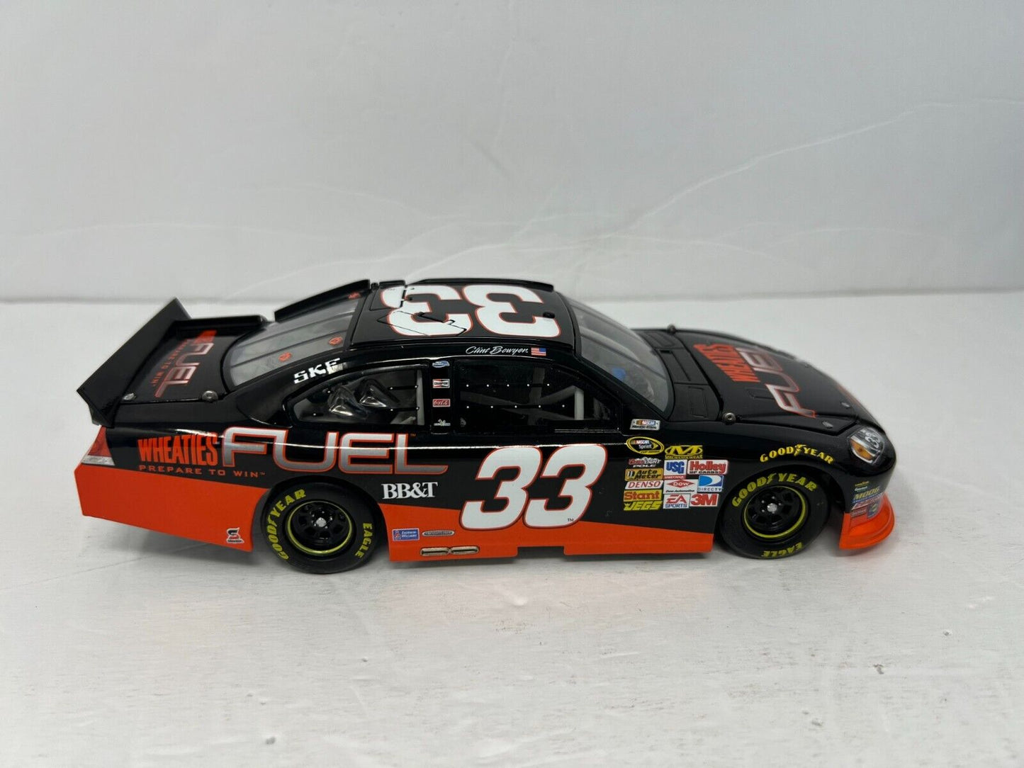 Lionel Nascar #33 Clint Bowyer Wheaties Fuel 2011 Chevy Impala 1:24 Diecast