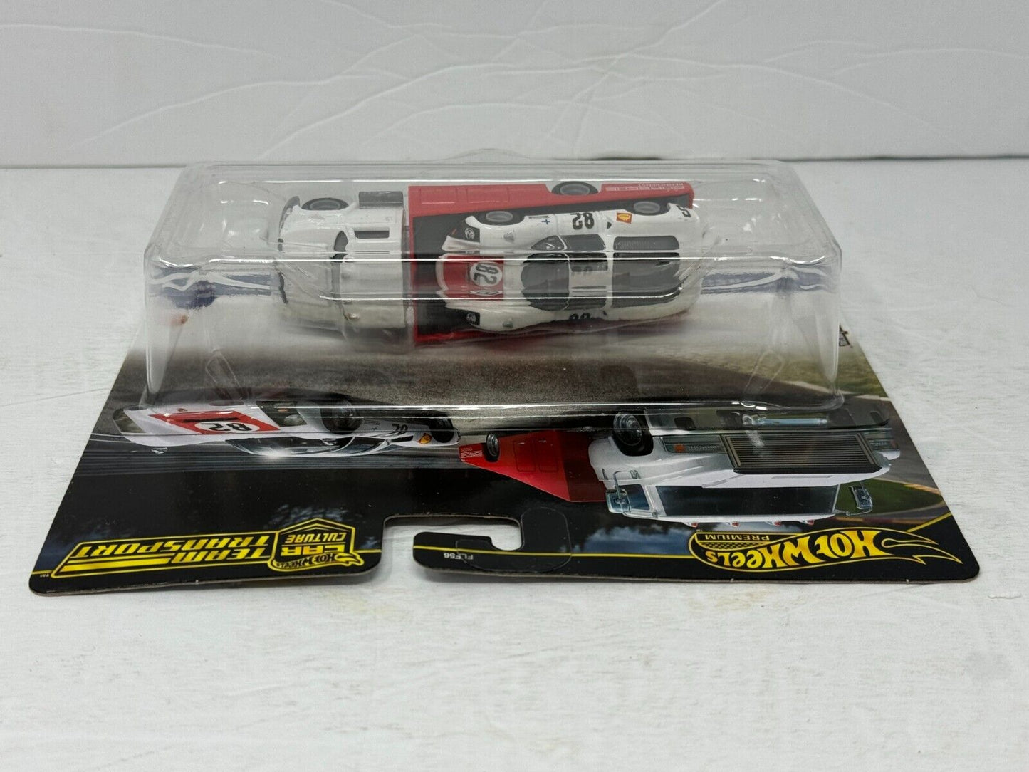 Hot Wheels Premium #66 Team Transport 1966 Porsche Carrera 1:64 Diecast