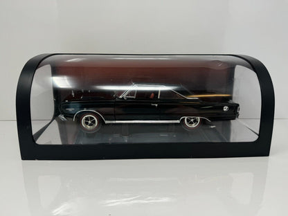 Highway 61 Collectibles 1967 Plymouth GTX 1:18 Diecast