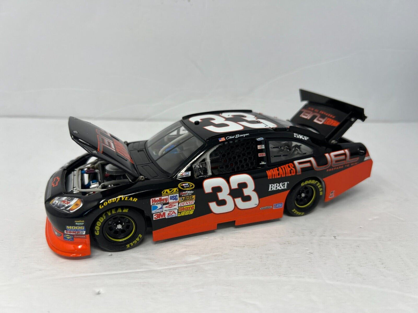 Lionel Nascar #33 Clint Bowyer Wheaties Fuel 2011 Chevy Impala 1:24 Diecast