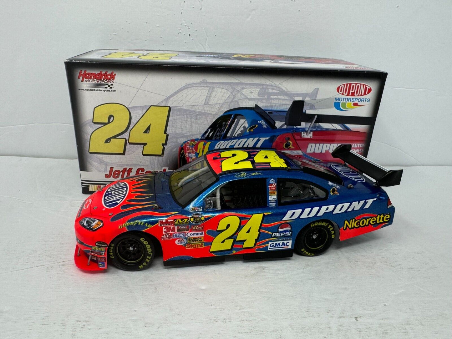 Motorsports Authentics #24 Jeff Gordon DuPont 2007 Impala SS COT 1:24 Diecast