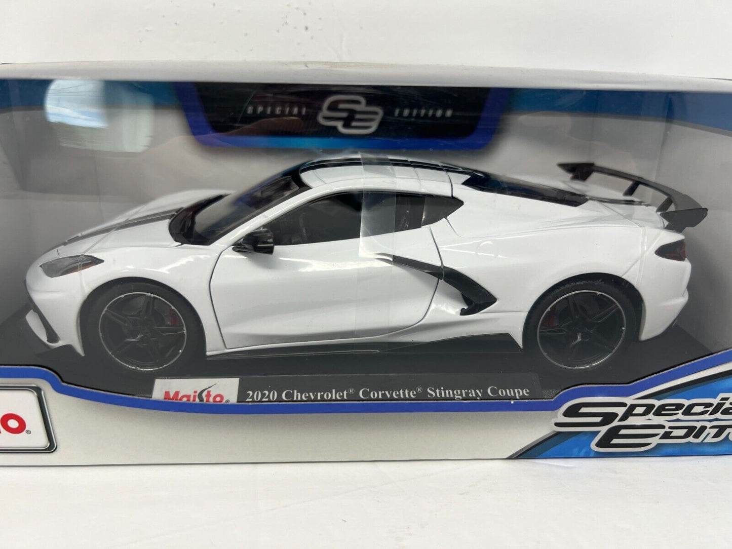 Maisto 2020 Chevrolet Corvette Stingray Coupe Special Edition 1:18 Diecast White