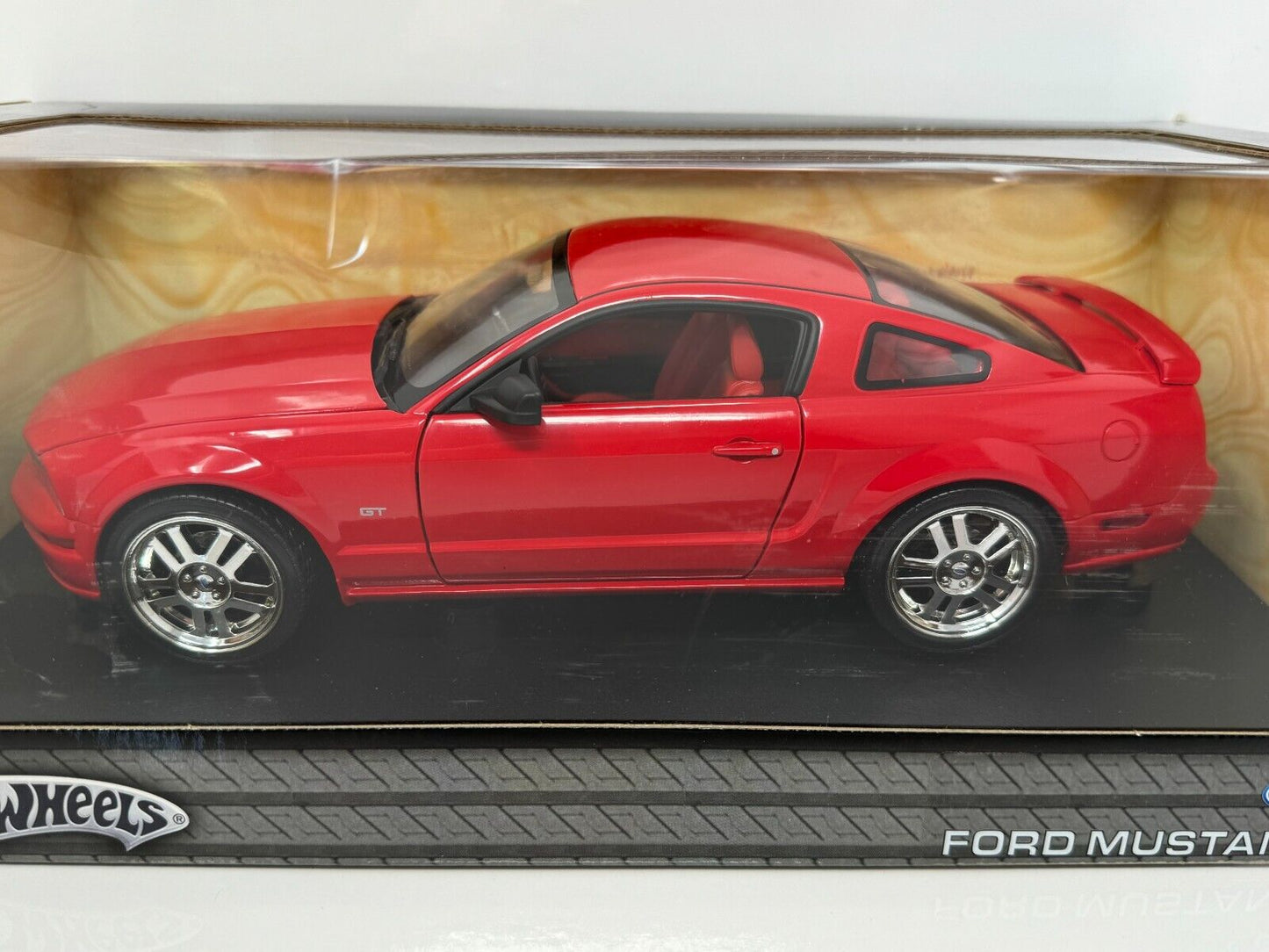 Hot Wheels 2004 Ford Mustang GT 1:18 Diecast