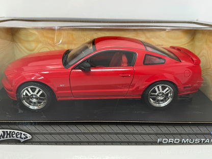 Hot Wheels 2004 Ford Mustang GT 1:18 Diecast