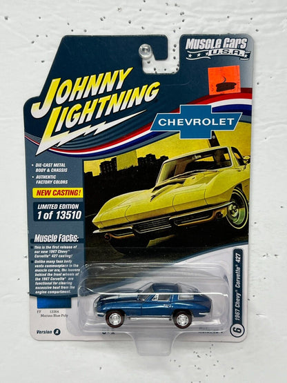 Johnny Lightning Muscle Cars U.S.A. 1967 Chevy Corvette 427 1:64 Diecast Ver. A