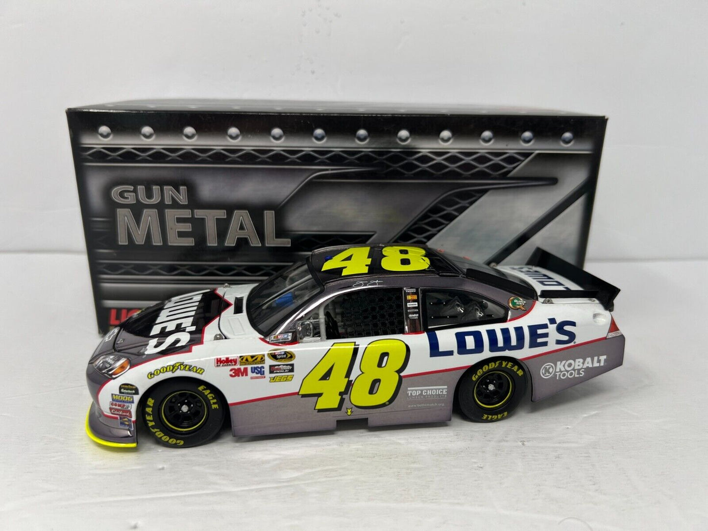 Lionel Nascar #48 Jimmie Johnson Lowe's 2011 Chevy Impala Gunmetal 124 Diecast