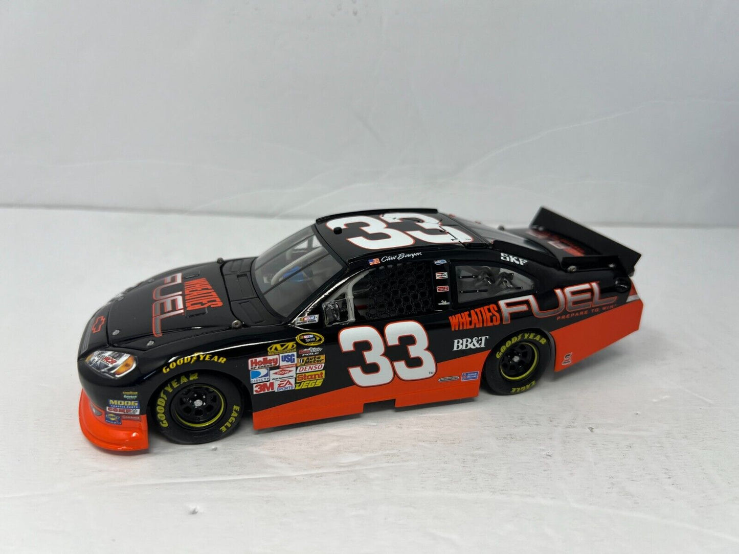 Lionel Nascar #33 Clint Bowyer Wheaties Fuel 2011 Chevy Impala 1:24 Diecast