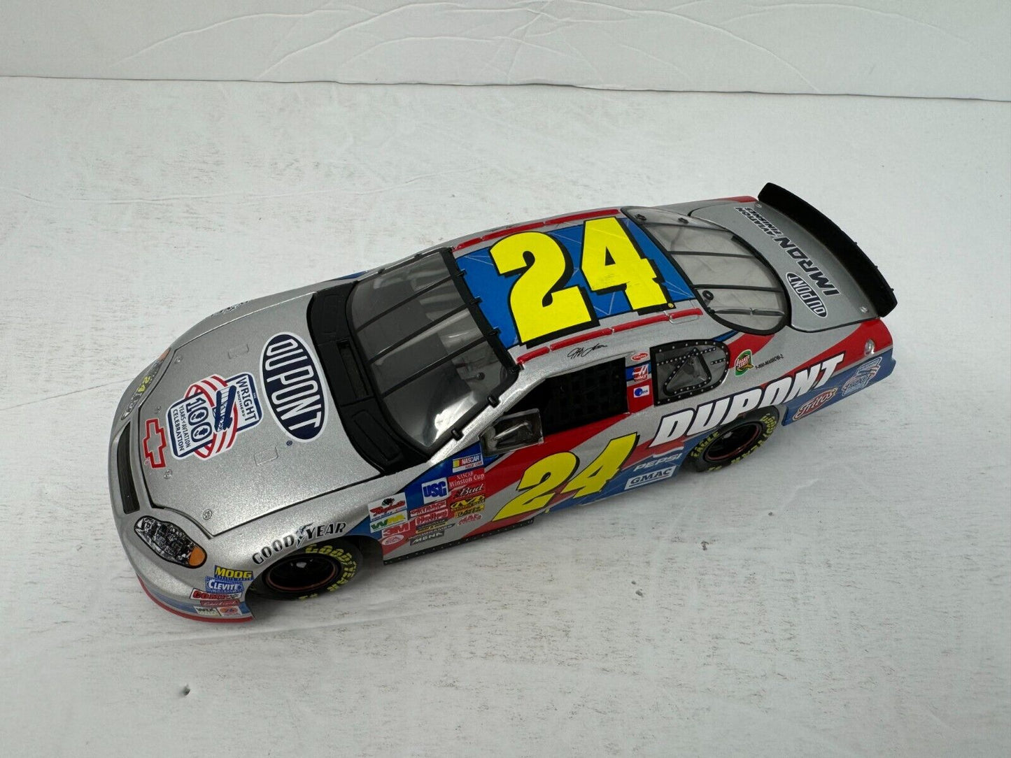 Action Nascar #24 Jeff Gordon DuPont Wright Brothers 2003 Chevy 1:24 Diecast