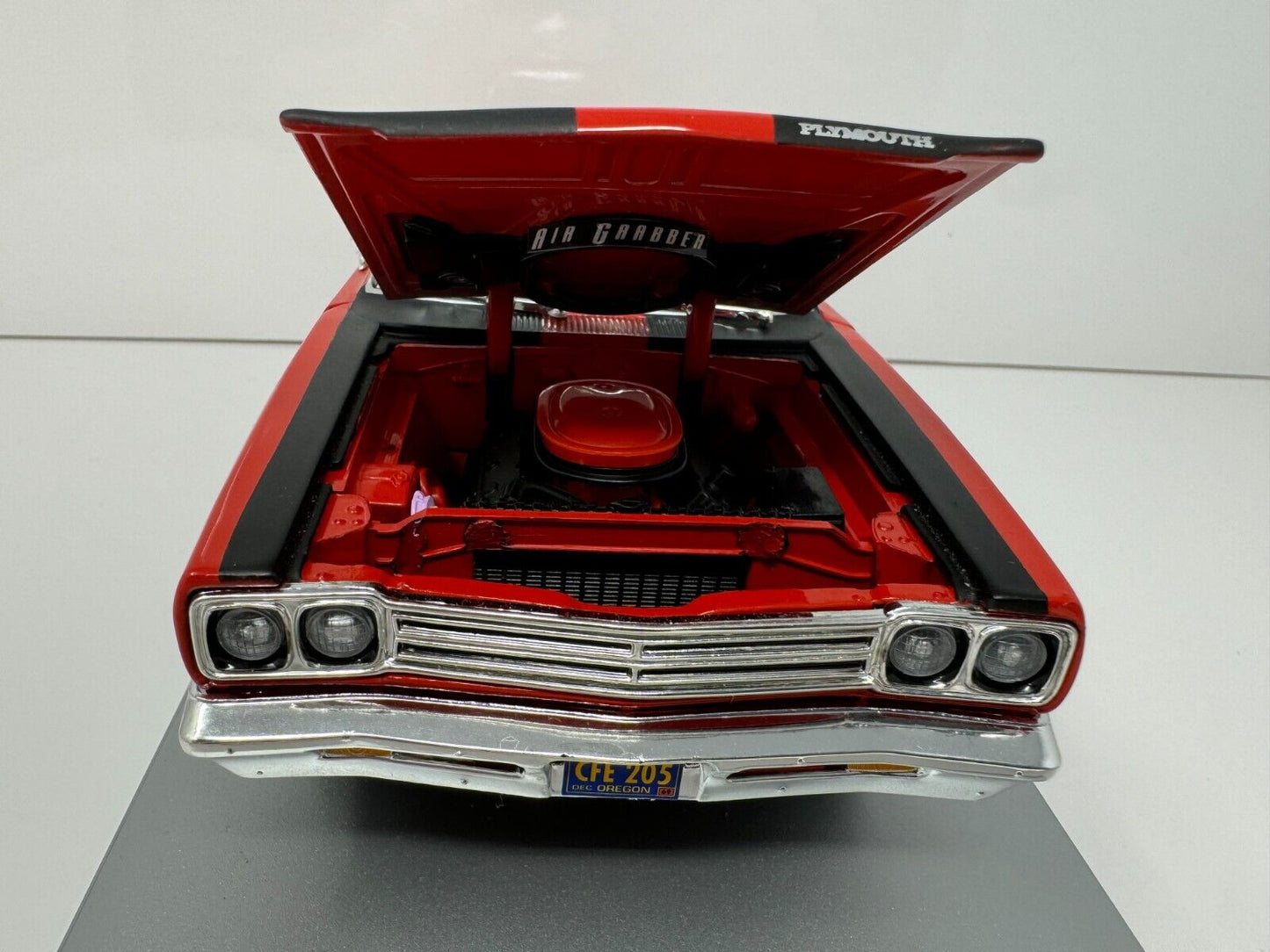 Ertl American Muscle 1969 Plymouth Roadrunner 1:18 Diecast