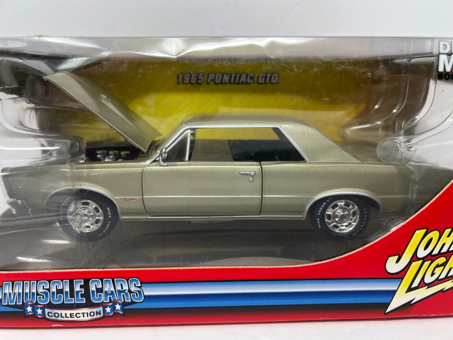 Johnny Lightning 1965 Pontiac GTO Muscle Cars Collection 1:24 Diecast Metal Body