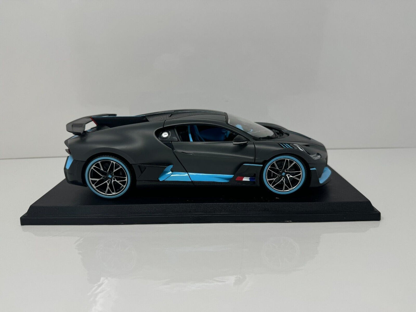 Maisto Bugatti Divo Special Edition 1:18 Diecast