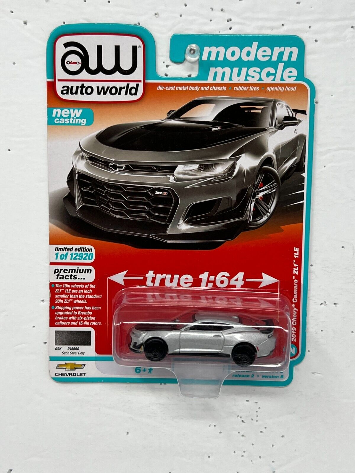 Auto World Modern Muscle 2019 Chevy Camaro ZL1 1LE 1:64 Diecast Version B