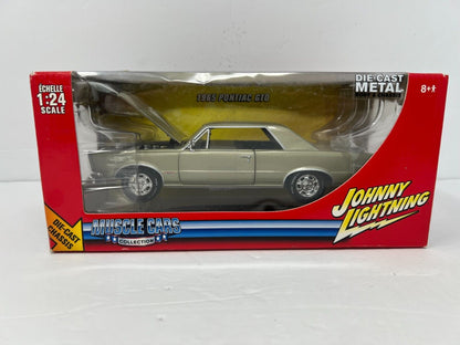 Johnny Lightning 1965 Pontiac GTO Muscle Cars Collection 1:24 Diecast Metal Body