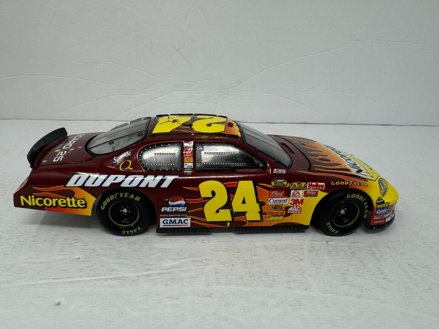 Motorsports Authentics #24 Jeff Gordon Nicorette Cinnamon Surge 1:24 Diecast