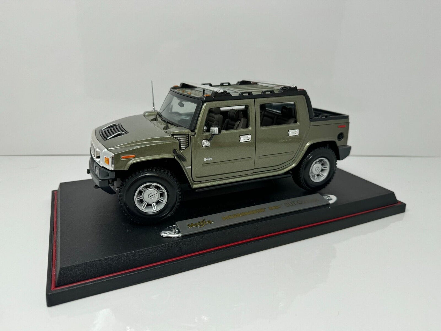 Maisto Hummer H2 SUT Concept Premiere Edition 1:18 Diecast