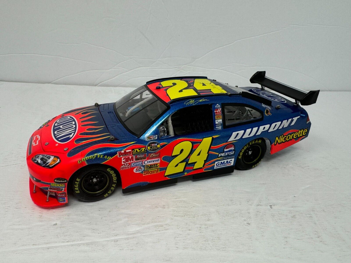 Motorsports Authentics #24 Jeff Gordon DuPont 2007 Impala SS COT 1:24 Diecast