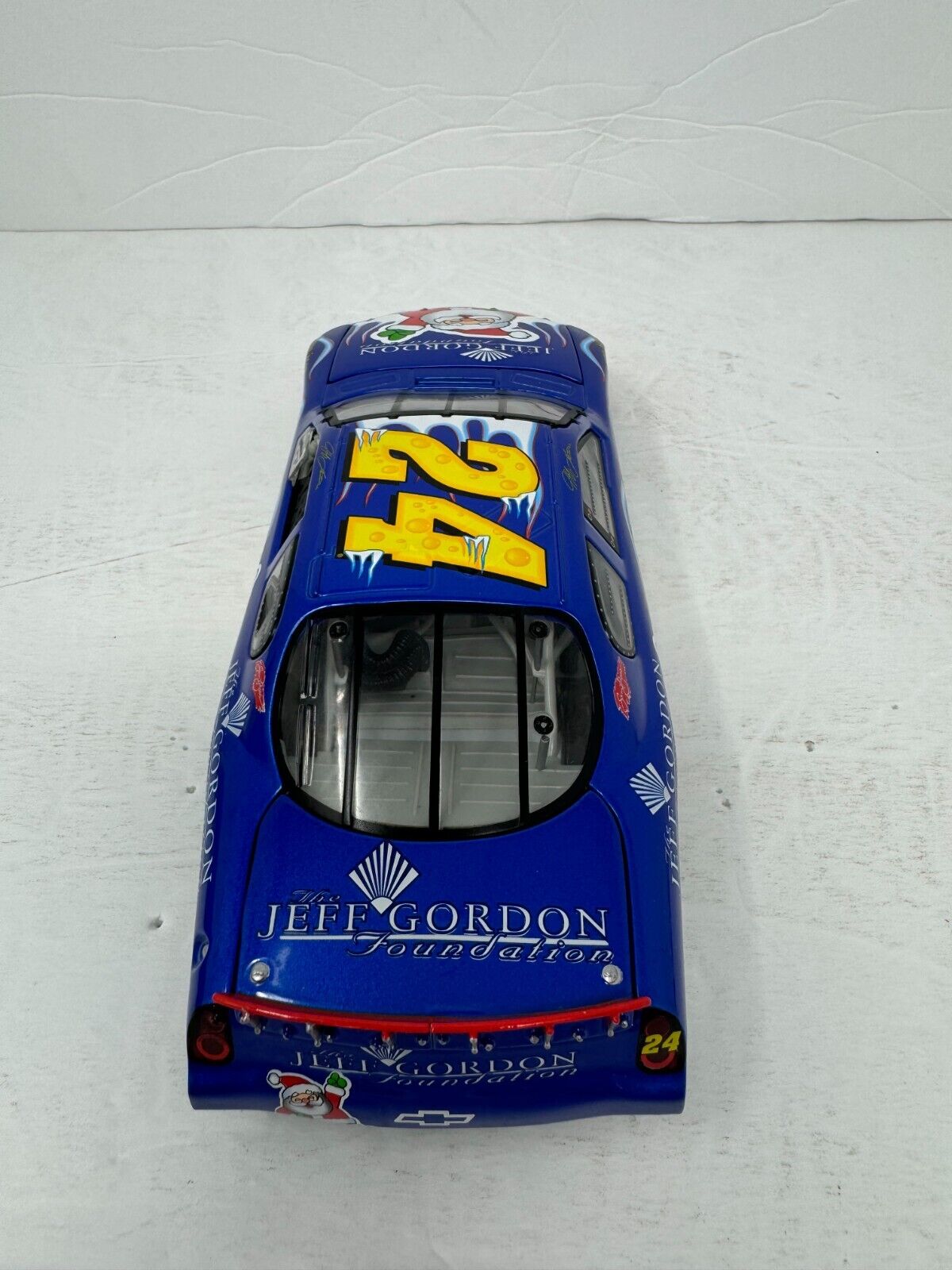 Action Nascar #24 Jeff Gordon Foundation Holiday Car 2004 Chevrolet 1:24 Diecast