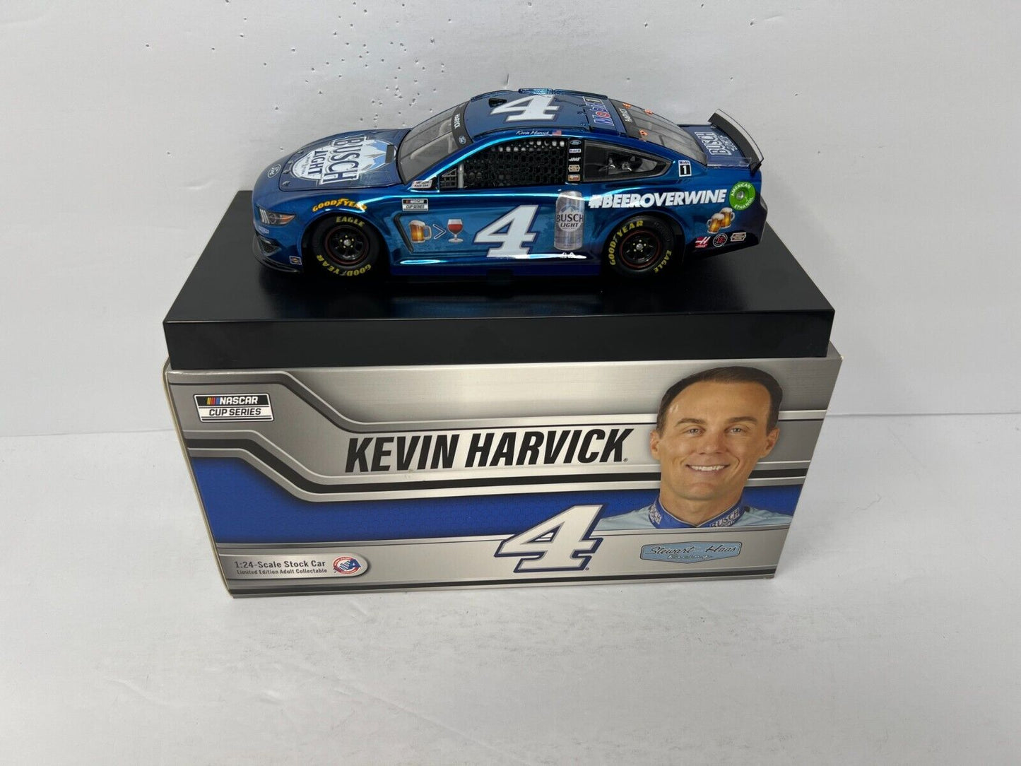 Lionel Nascar #4 Kevin Harvick Busch Light Mustang 1:24 Diecast Chrome (1 of 72)