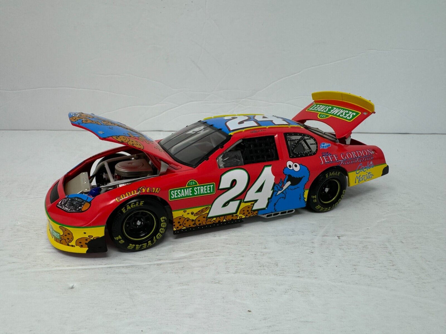 Action Nascar #24 Jeff Gordon Foundation Sesame Street 2003 Chevy 1:24 Diecast