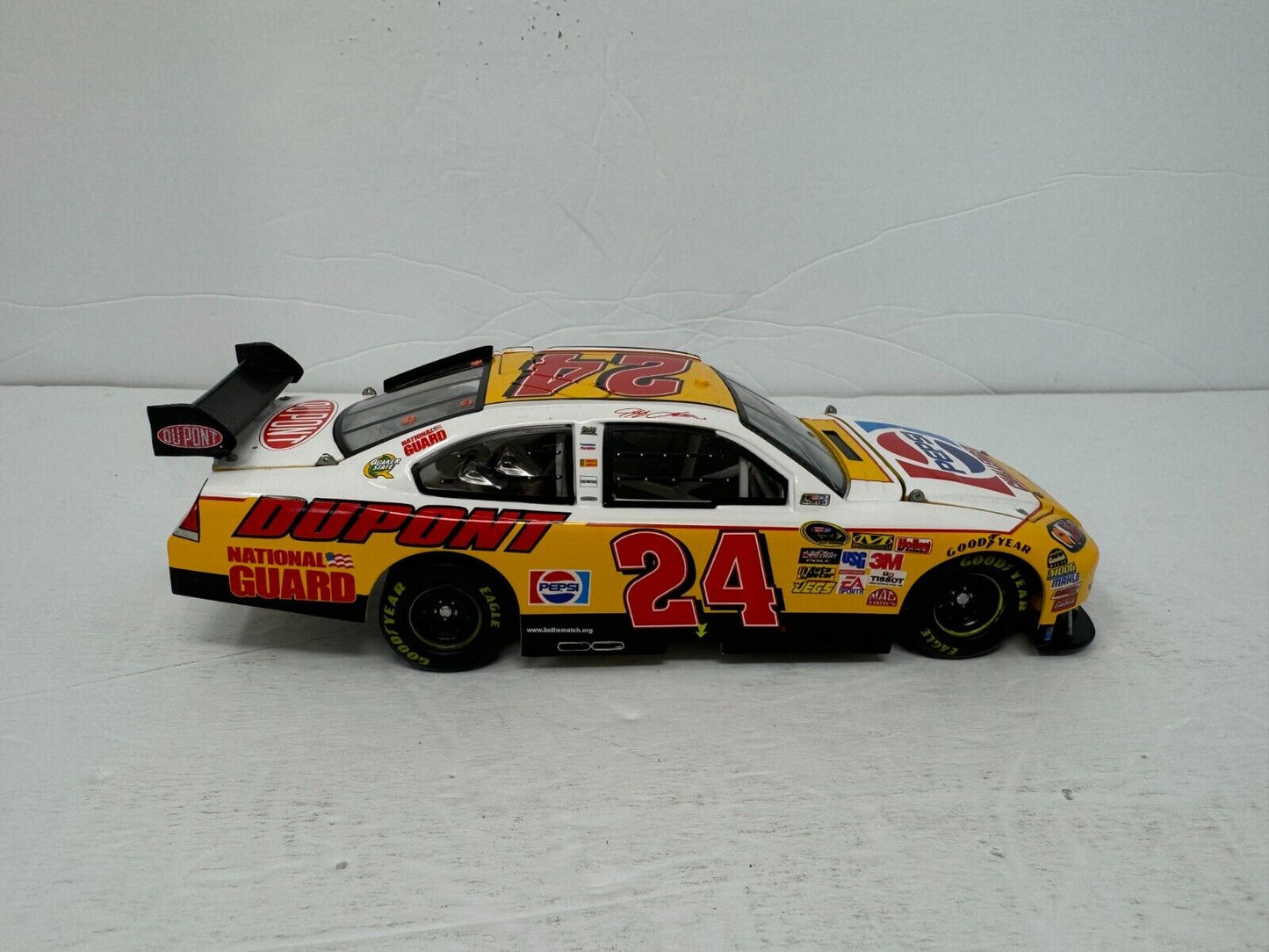 Motorsports Authentics #24 Jeff Gordon Pepsi Challenger Retro Auto 1:24 Diecast