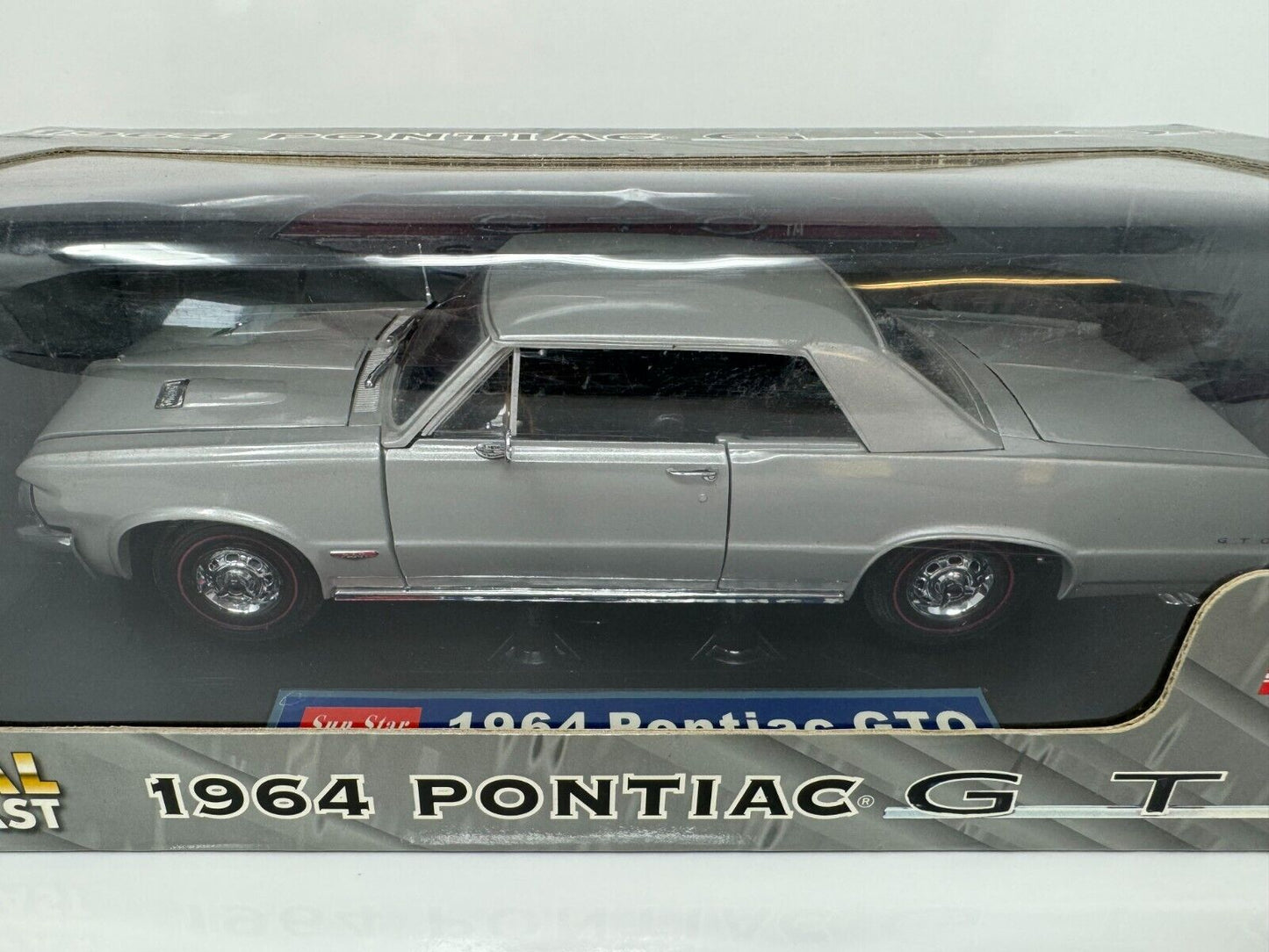 Sun Star 1964 Pontiac GTO 1:18 Diecast