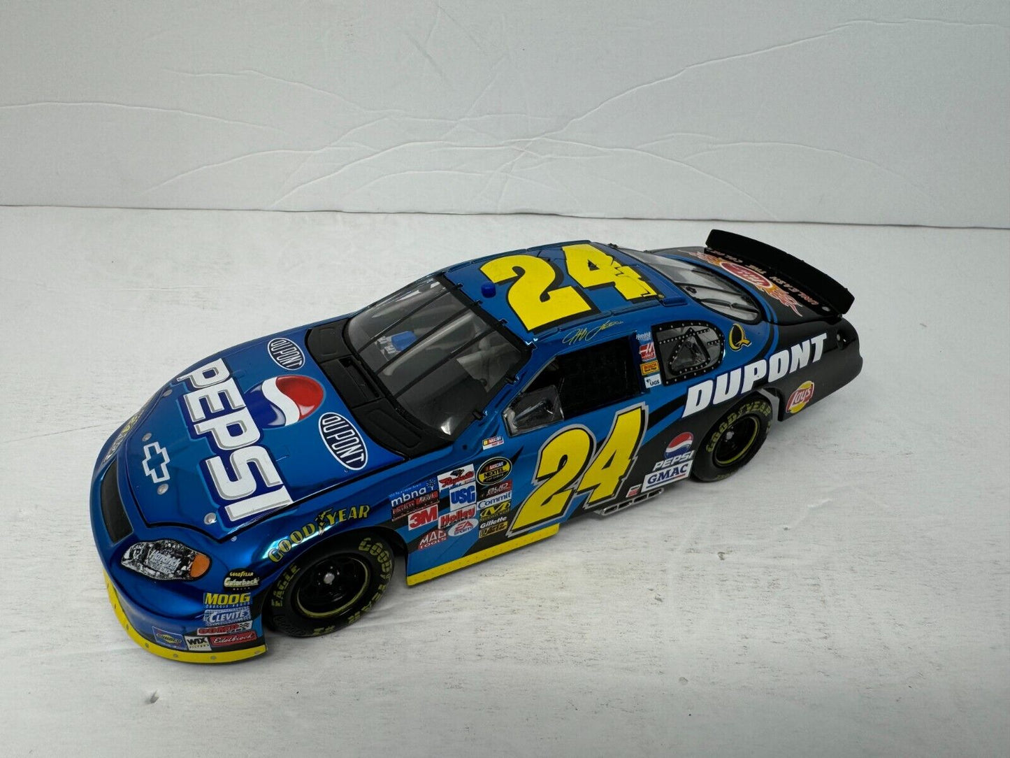 Action Nascar #24 Jeff Gordon Pepsi 2005 Monte Carlo Color Chrome 1:24 Diecast