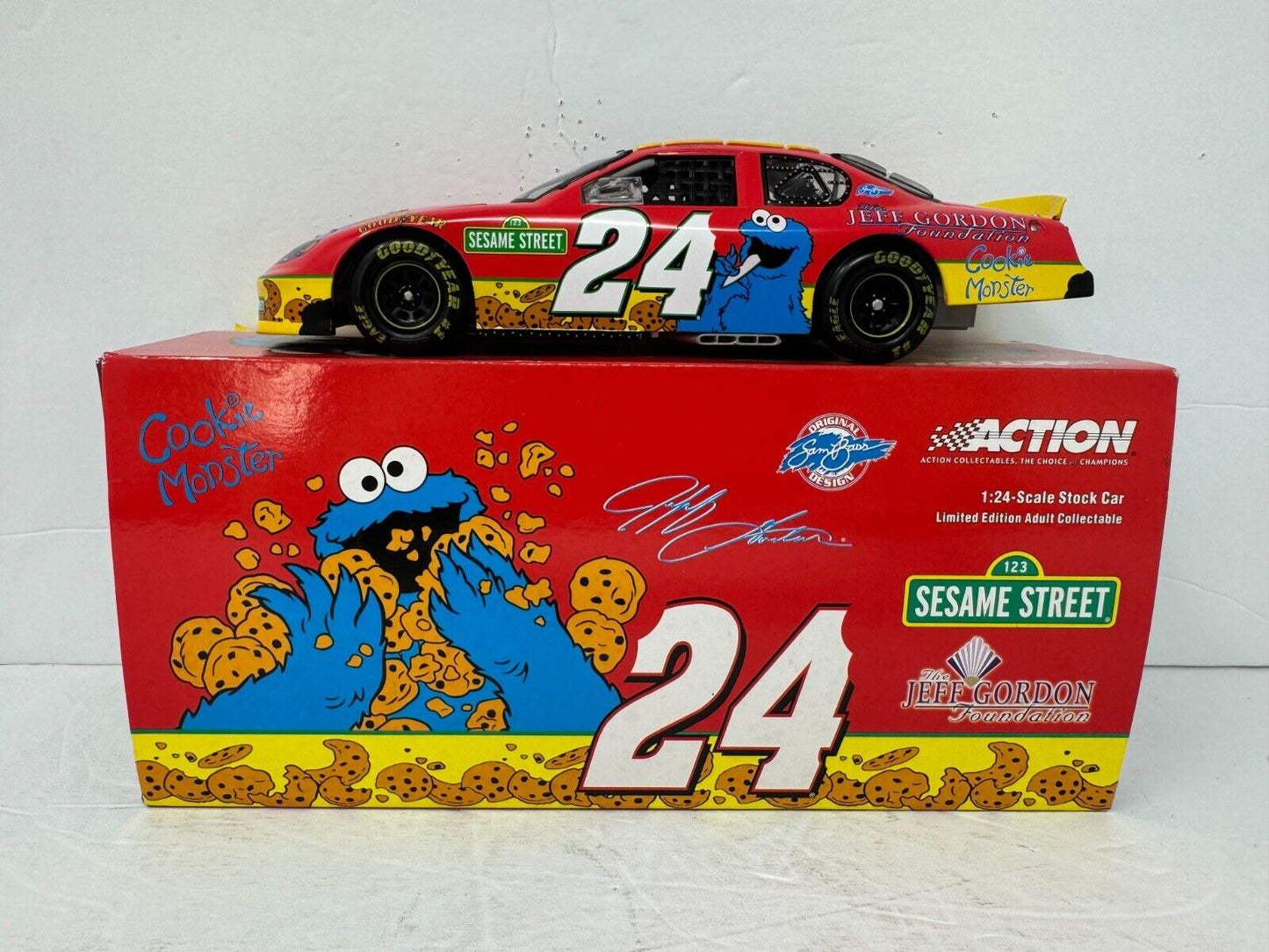 Action Nascar #24 Jeff Gordon Foundation Sesame Street 2003 Chevy 1:24 Diecast