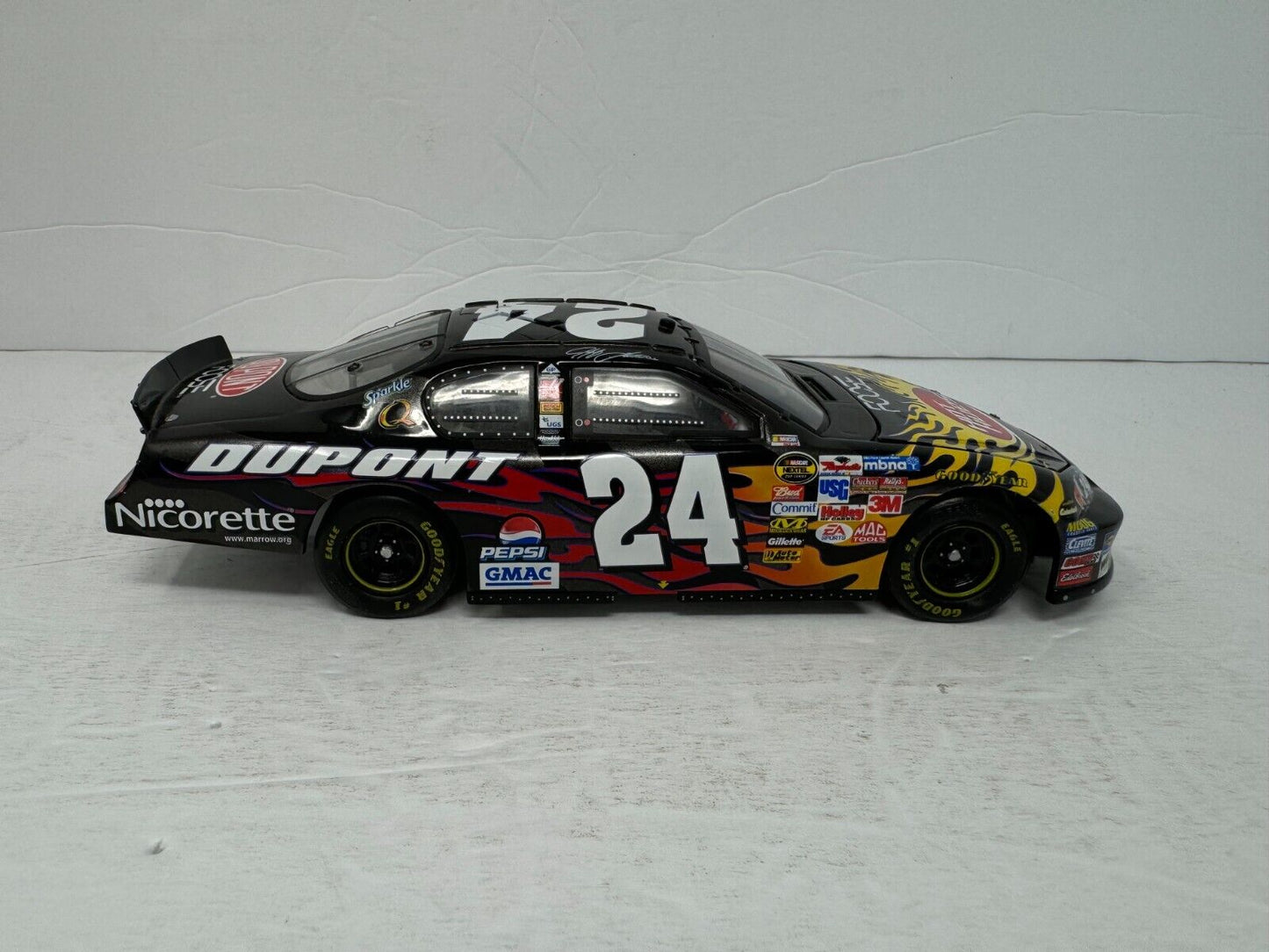 Action Nascar #24 Jeff Gordon DuPont Foose 2006 Monte Carlo 1:24 Diecast