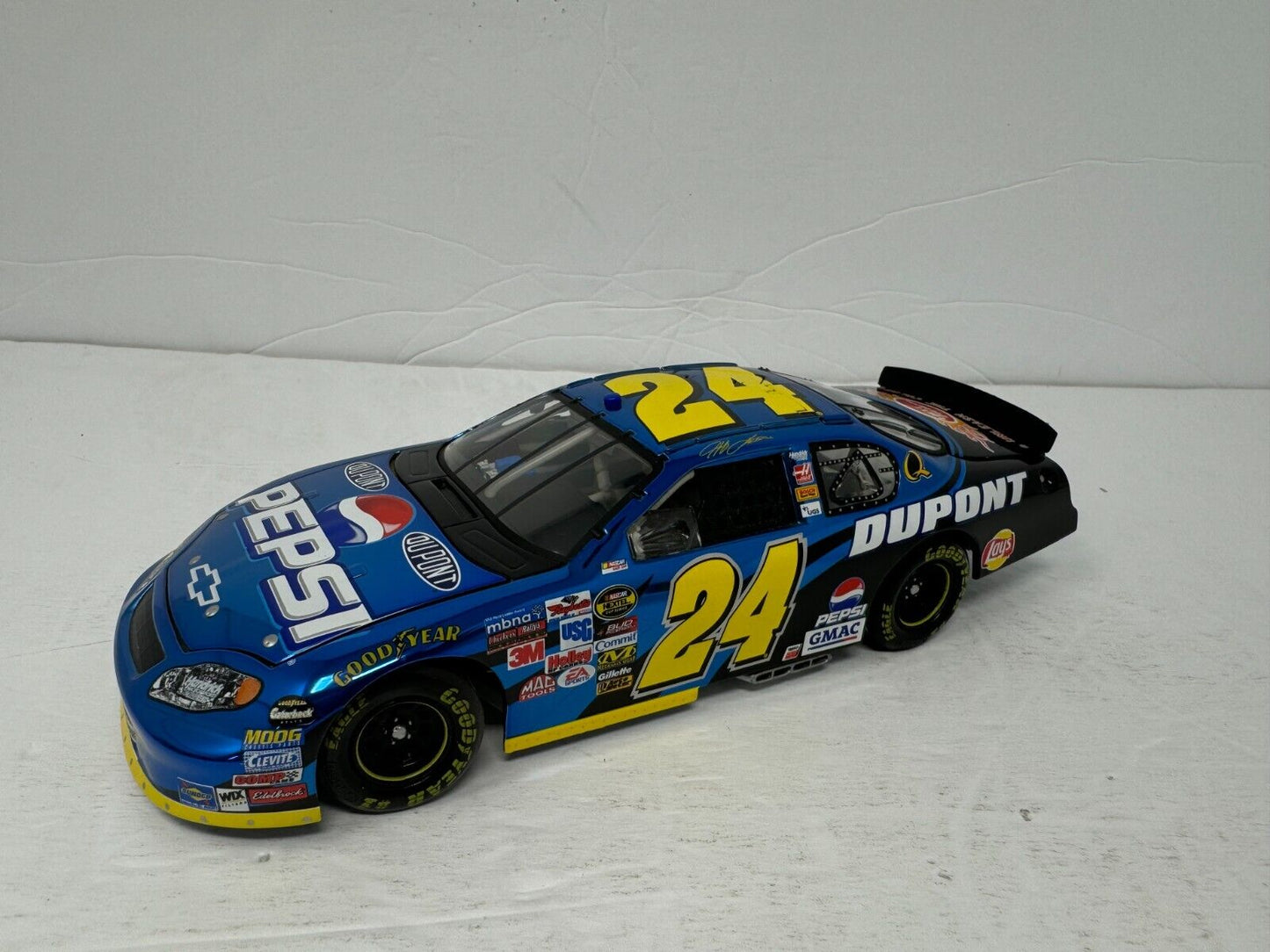 Action Nascar #24 Jeff Gordon Pepsi 2005 Monte Carlo Color Chrome 1:24 Diecast