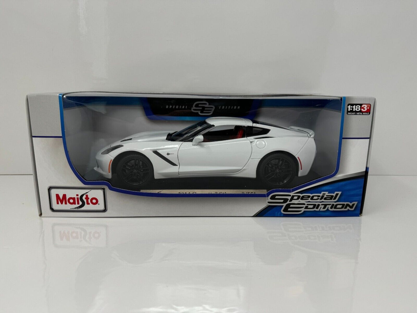 Maisto 2014 Chevrolet Corvette Stingray Z51 Special Edition 1:18 Diecast White