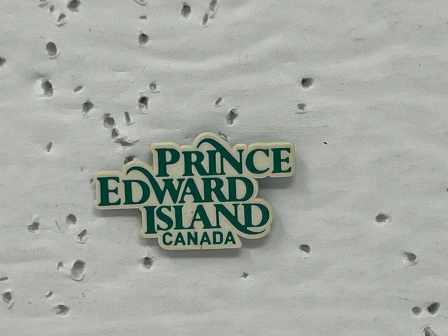 Prince Edward Island PEI Souvenir Cities & States Lapel Pin SP4 V8