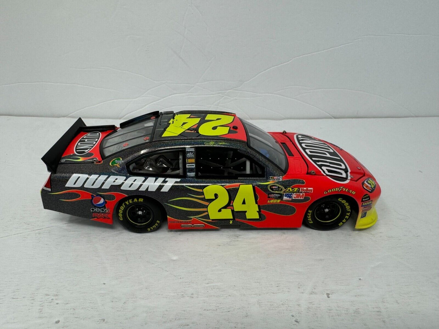 Action Nascar #24 Jeff Gordon DuPont 2011 Impala Flashcoat Color 1:24 Diecast