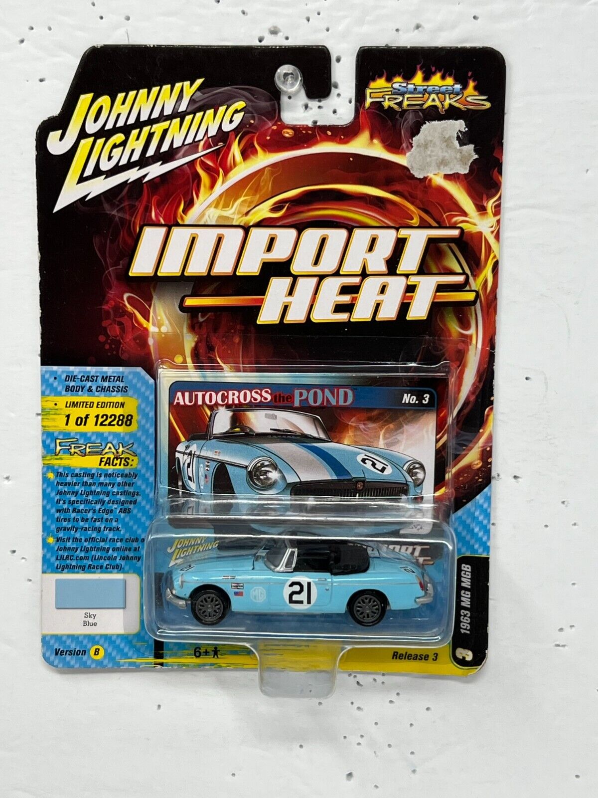 Johnny Lightning Import Heat 1963 MG MGB 1:64 Diecast Version B