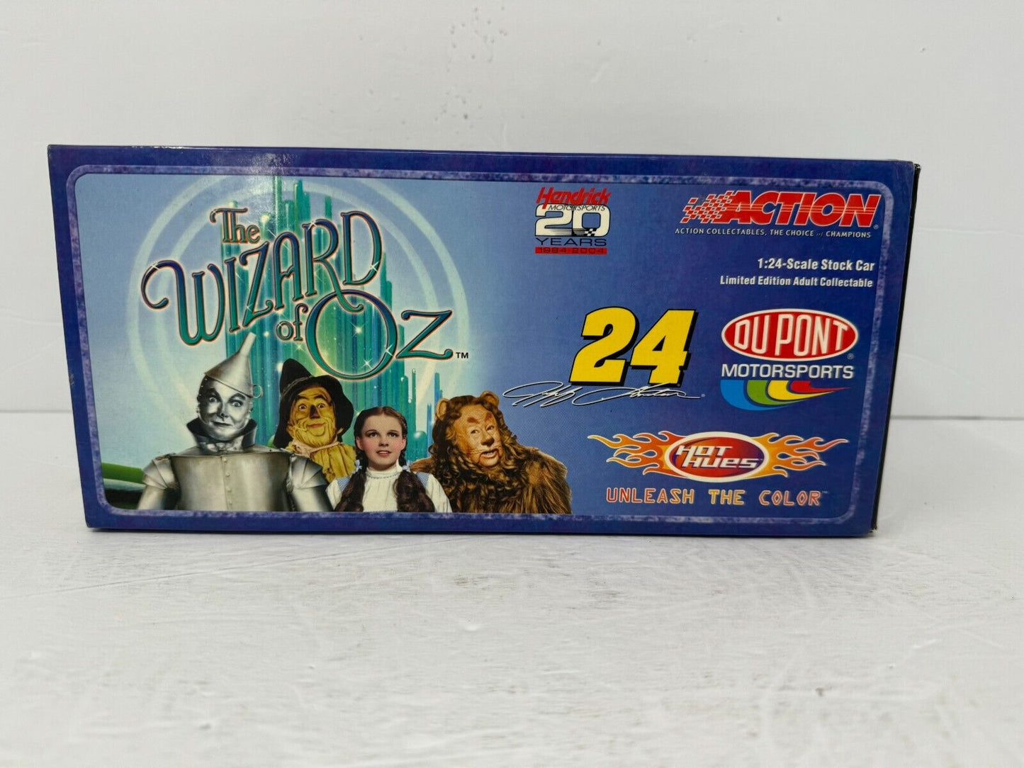 Action Nascar #24 Jeff Gordon DuPont The Wizard of Oz 2004 Chevy 1:24 Diecast