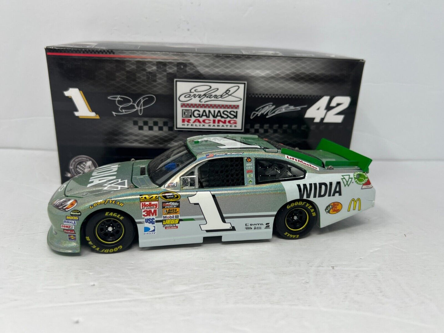 Lionel Nascar #1 Jamie McMurray WIDIA 2011 Chevy Impala Flashcoat 1:24 Diecast