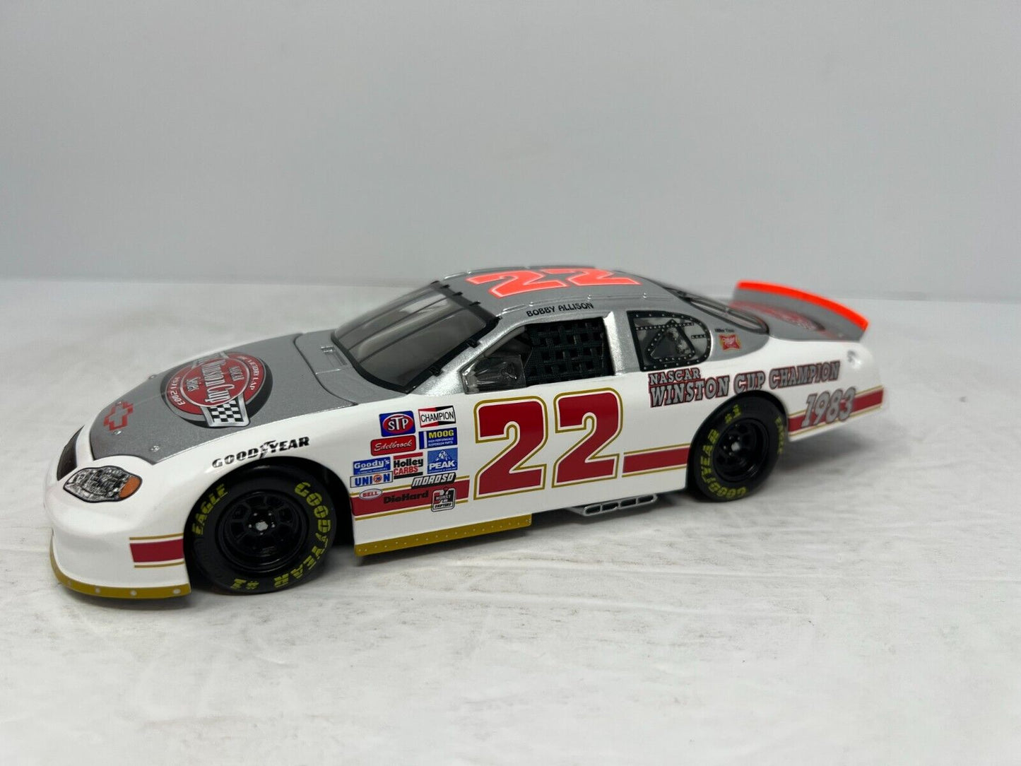 Action Nascar Bobby Allison Victory Lap 1983 Champion GM Dealers 1:24 Diecast