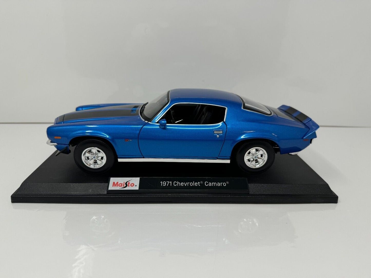 Maisto 1971 Chevrolet Camaro Special Edition 1:18 Diecast Blue