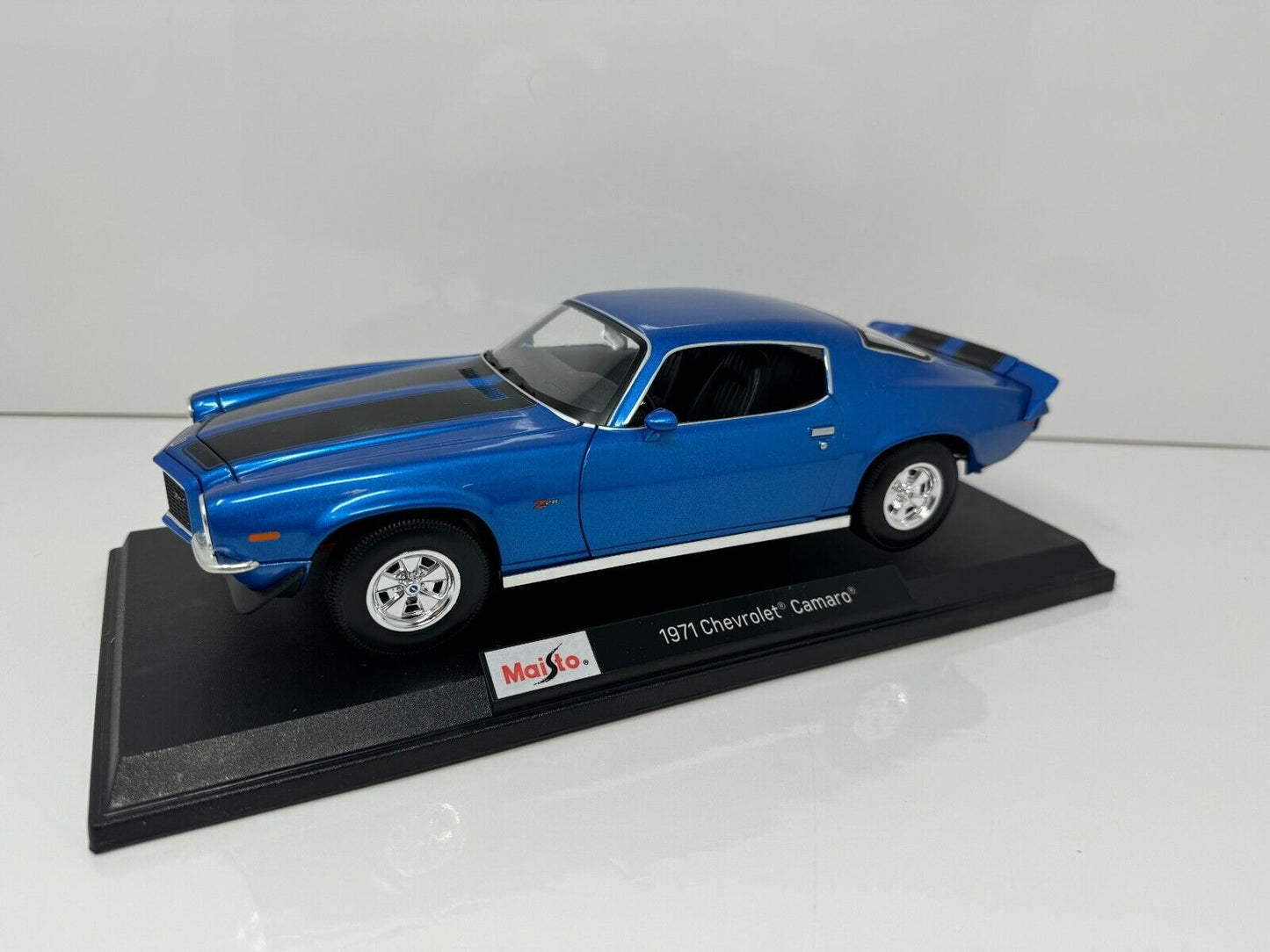 Maisto 1971 Chevrolet Camaro Special Edition 1:18 Diecast Blue