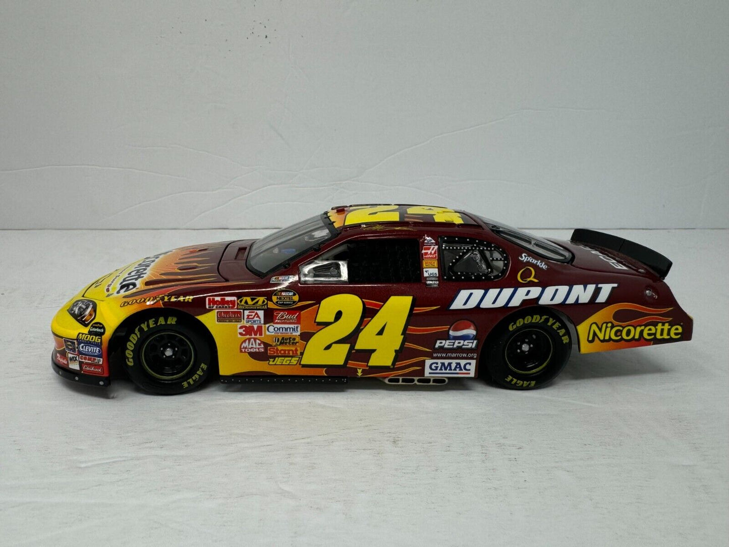 Motorsports Authentics #24 Jeff Gordon Nicorette Cinnamon Surge 1:24 Diecast