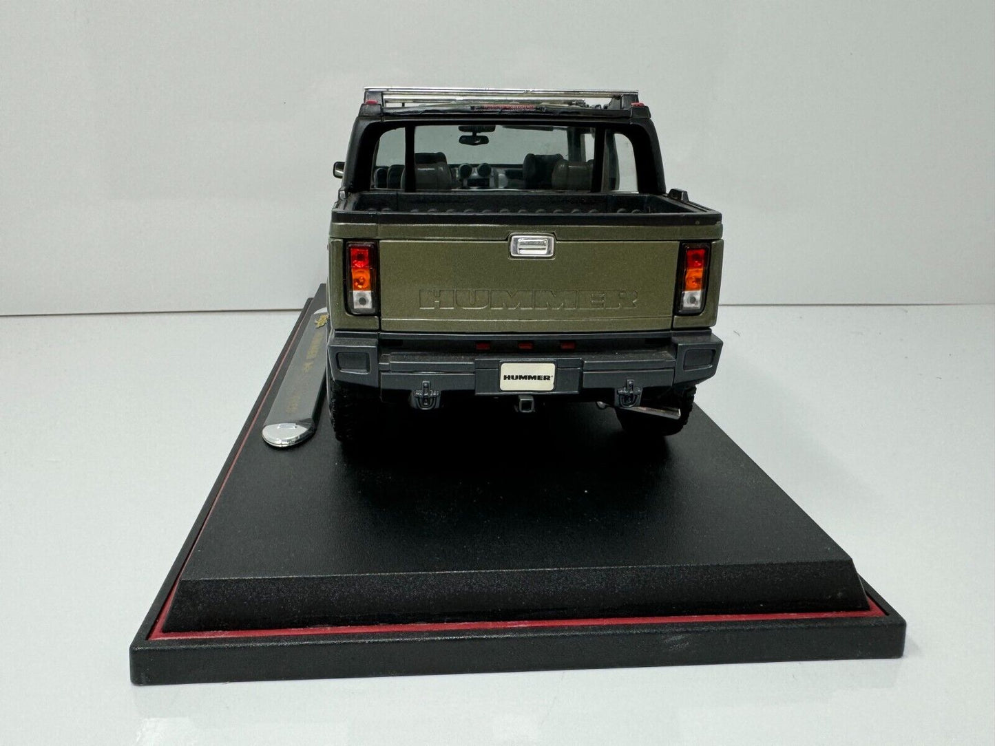 Maisto Hummer H2 SUT Concept Premiere Edition 1:18 Diecast