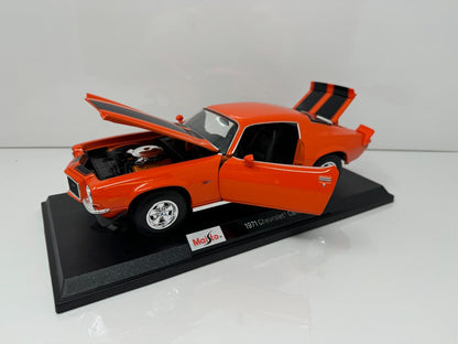 Maisto 1971 Chevrolet Camaro Special Edition 1:18 Diecast Orange